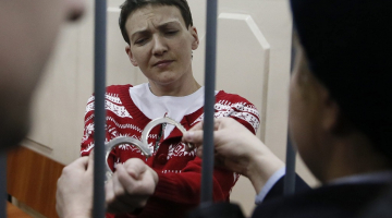 Ukraiņu lidotāja un deputāte Nadija Savčenko Eiropas Parlamenta sēdē. Foto: EPA/LETA