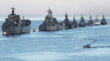 Melnās jūras flotes karakuģi Sevastopolē šogad maijā. Foto: ITAR-TASS/LETA