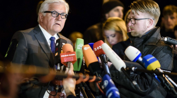 Vācijas ārlietu ministrs Franks Valters Šteinmeiers preses konferencē pēc sarunām. Foto: AFP/LETA