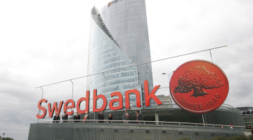 "Swedbank" logo. Foto: Rūta Kalmuka, F64
