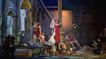Skats no Novosibirskas operas teātrī iestudētās Riharda Vāgnera operas "Tanheizers". Foto no Krievijas medija "Kommersant"