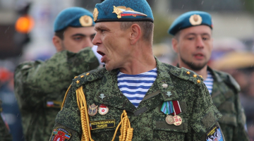Krievijas desantnieki 9.maijā Doņeckā atzīmē "uzvaras dienu". Foto: ITAR-TASS/LETA