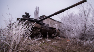 Ukrainas armijas tanks pie Peskiem. Foto: AFP/LETA