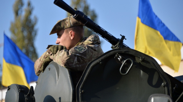 Ukrainas karavīrs pie robežas. Foto: AFP/LETA