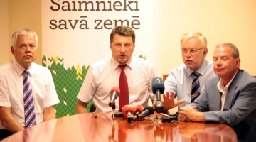 Uldis Sesks (no kreisās), Raimonds Vējonis, Augusts Brigmanis un Aivars Lembergs. Foto: Nora Krevneva, F64