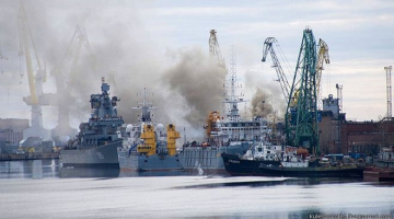 Deg zemūdene kuģu remonta rūpnīcā "Zvjozdočka". Foto no BBC