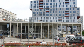 Sabrukušā "Maxima" lielveikala vieta Zolitūdē. Aizmugurē - SIA "Homburg Zolitude" īpašums. Foto: Zilgma Kukle, LETA