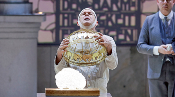 Grāla karaļa Amfortass lomā kanādiešu baritons Džeralds Finlijs.