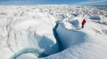 Ekspedīcijas dalībnieki pie kādas no virsledāju upēm.