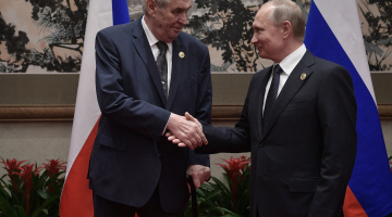 Čehijas prezidents Miloš Zemans un Krievijas prezidents Vladimirs Putins. Foto: ALEXEI NIKOLSKY, TT NYHETSBYRÅN/ LETA