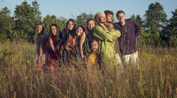 Postfolkloras grupa "Vecpilsētas dziedātāji" iepazīstinās ar savu jauno programmu "Daba san". Publicitātes foto