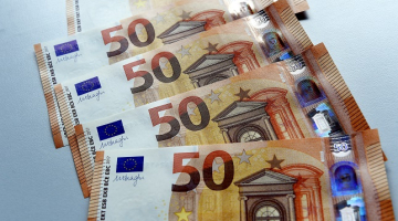 Jaunās Eiropas sērijas 50 eiro banknotes, ko plānots laist apgrozībā 2017.gada pavasarī.