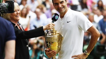 Rodžers Federers pēc uzvaras Vimbldonā. Foto: AFP/LETA