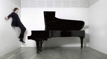 Klasiskās mūzikas pianists un intelektuālas elektroniskās mūzikas entuziasts Frančesko Tristano.