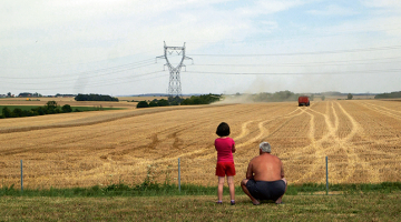 Kadrs no filmas Lielceļa atpūtas vieta.