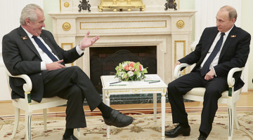 Čehijas prezidents Milošs Zemans bija viens no retajiem ES valsts līderiem, kas 2015. gadā apmeklēja Uzvaras dienas 70. gadadienas svinības Maskavā. Krievijas prezidents Vladimirs Putins paslavēja viesi: «Ir patīkami redzēt, ka Eiropā vēl palikuši tādi politiķi, kuri tieši pauž savu pārliecību un īsteno neatkarīgu politiku.»