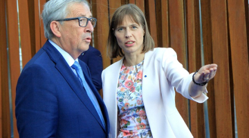 EK prezidents Žans Klods Junkers un Igaunijas prezidente Kersti Kaljulaide. Foto: AFP/LETA
