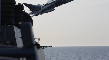 Krievijas iznīcinātājs SU-24 pirms mēneša imitēja uzbrukumu ASV mīnu kuģim "Donald Cook" Baltijas jūrā.