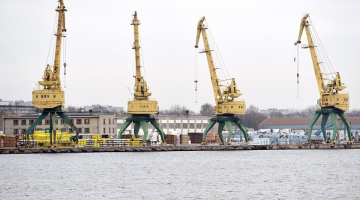 Skats uz termināli ''Vecmīlgrāvis" no Krievu salas.