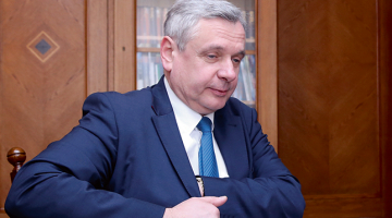 Izglītības ministrs Kārlis Šadurskis: «Ja man pēc tā ir jādemisionē — nu, negribas. Gribas vēl kaut ko labu izdarīt.»