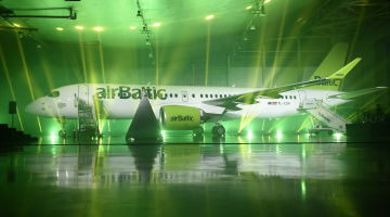 Skats no nacionālās lidsabiedrības "airBaltic" jaunā aviolainera "Bombardier" CS300 prezentācijas pasākuma. Foto: Ieva Makare, LETA