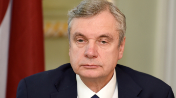 Izglītības un zinātnes ministrs Kārlis Šadurskis (V). Foto: Ieva Makare, LETA.