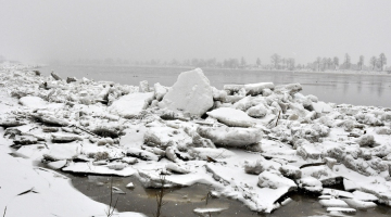 Ledus Daugavā Daugavpils apkaimē. Foto: Ivars Soikāns, LETA