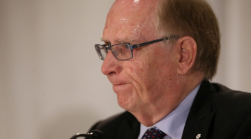 WADA jurists Ričards Maklarens preses konferences laikā Toronto. Foto: Reuters/LETA