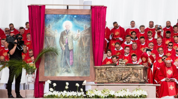 Viļņas Katedrāles laukumā svētdien notika padomju totalitārā režīma upura Lietuvas arhibīskapa Teofila Matuļoņa (1873-1962) beatifikācijas ceremonija. Foto: BNS/LETA