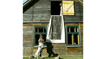 Ieva Maurīte, Arnis Martinelli un viņu vecā zvejniekmāja.
