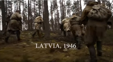 Kadrs no NATO filmas par mežabrāļiem.