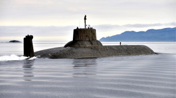 Krievijas ballistisko raķešu zemūdene "Dmitrijs Donskojs"(TK-208) Severomorskas ostā. Foto: ITAR-TASS/LETA