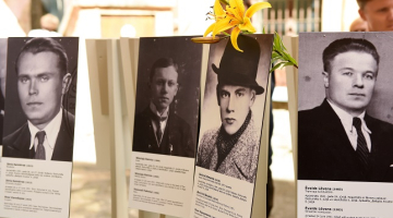 Latvijas Okupācijas muzeja ekspozīcijā Stūra mājā atklāta izstāde "Pēc mums vēl ilgi zeme skums", kas veltīta 99 Latvijas iedzīvotājiem - komunistiskā terora upuriem -, kurus pirms 75 gadiem čekisti nošāva un apraka Rīgas Centrālcietumā.