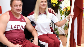 Latvijas paraolimpieši Diāna Dadzīte un Aigars Apinis. Foto: Ieva Makare, LETA