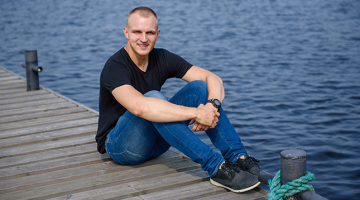 NBS karavīrs Ulvis Šulcs nopeldēja no Jelgavas līdz Lielupes ietekai jūrā. Tā bija viņa privāta iniciatīva, ko viņš paveica 44 stundās.