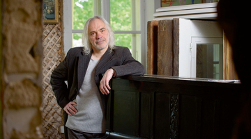 «Klasicisms ir interesanta lieta, liela skaidrība visās lietās,» par vēsturisko dzimtas mantojumu saka komponists Uģis Prauliņš. «Cilvēkam arī iedveš skaidrību: ko īsti dzīvē gribi? Ko filozofē, brauc pa mākoņiem? Uz kurieni ej, ko dari, kas tu īsti esi?»