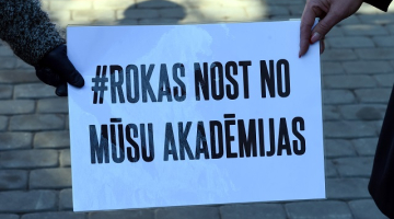 Šogad martā pie Ministru kabineta protestēja Rīgas Pedagoģijas un izglītības vadības akadēmijas (RPIVA) studenti, darbinieki un atbalstītāji, pieprasot RPIVA likvidācijas procesa pārtraukšanu.