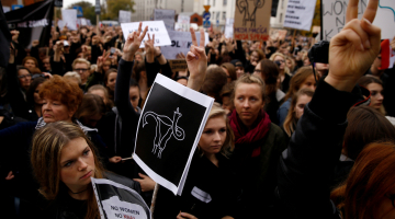 Protesti Varšavā pret likumprojektu abortu aizliegšanai. Foto: Kacper Pempel, Reuters/ LETA