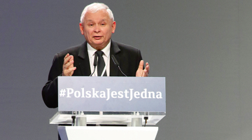 Jaroslavs Kačiņskis savas partijas Likums un taisnīgums kongresā jūlija sākumā.