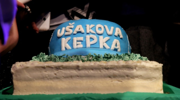 ''Saskaņas'' vēlēšanu nakts svinību torte Spīķeros. Foto: Evija Trifanova, LETA