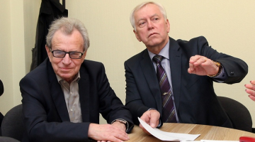 ''Saskaņas'' pārstāvis Sergejs Dolgopolovs (no kreisās) un ZZS līderis Augusts Brigmanis. Foto: Ieva Čīka, LETA