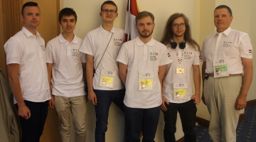 Latvijas skolēnu komanda Pasaules informātikas olimpiādē. Publicitātes foto