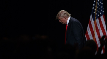 Donalds Tramps tiekas ar Milvoku šerifu. Foto: AP/LETA