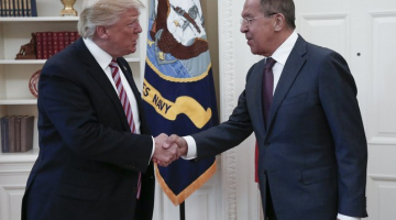 Donalds Tramps un Sergejs Lavrovs Baltajā namā. Foto: EPA-LETA