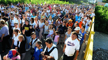 Venecuēlieši Kukutā dodas pāri robežai iepirkties. Foto: AFP/LETA