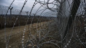 Žogs uz Grieķijas un Maķedonijas robežas. Foto: AFP/LETA
