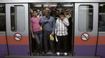 Rīts Kairas metro. Foto — AFP/LETA