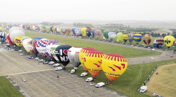Francijā notikušajā Lorraine Mondial gaisa balonu festivālā uzstādīts jauns pasaules rekords — gaisā vienlaikus pacēlās 343 baloni. Agrākais rekords bija 329.