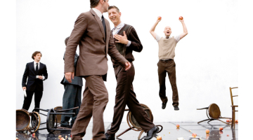 No cirka izrādes Lupatās.