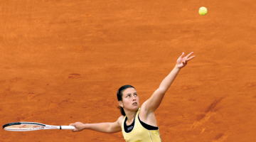 Anastasija Sevastova Eštorilas turnīra (Portugāle) pusfinālā pret ķīnieti Šuai Pena. Foto — Hosē Gualo, EPA/Scanpix